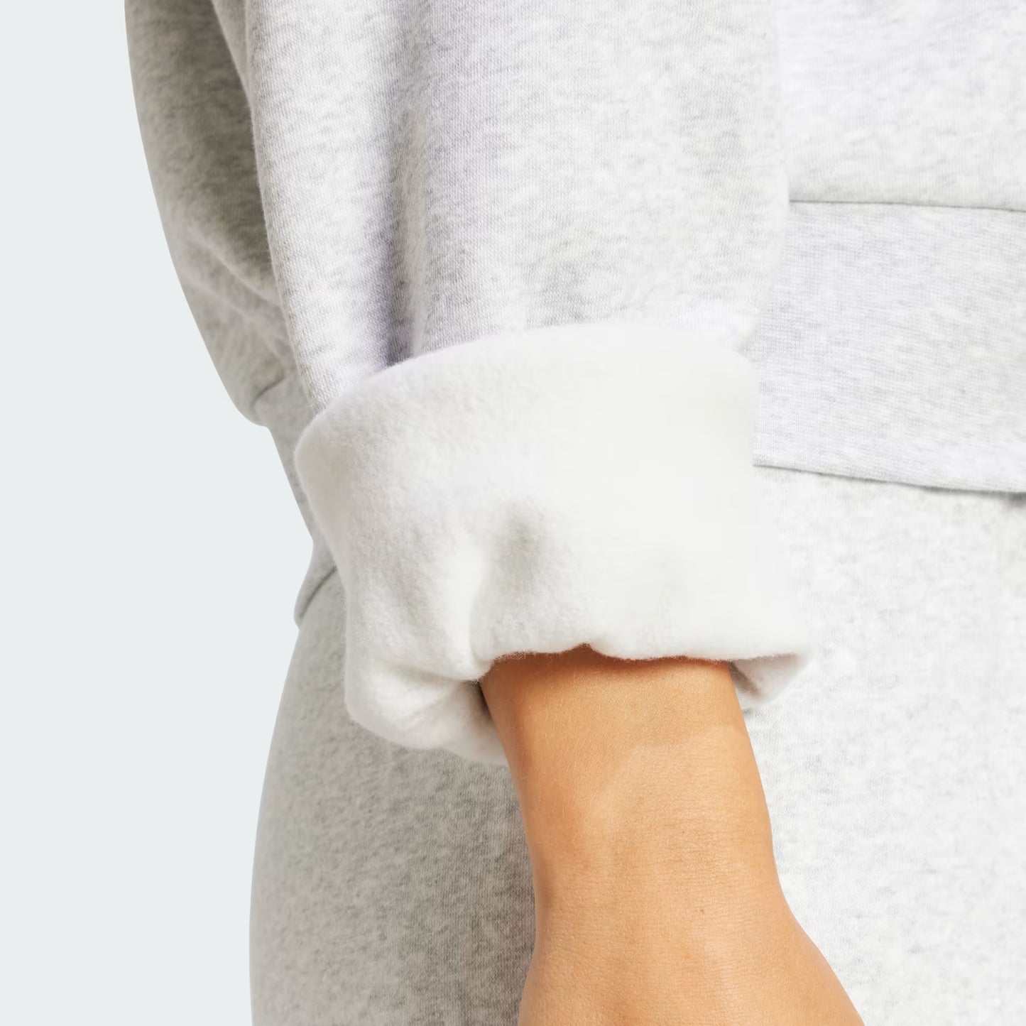Essentials Small Logo Feelcozy Sweatshirt