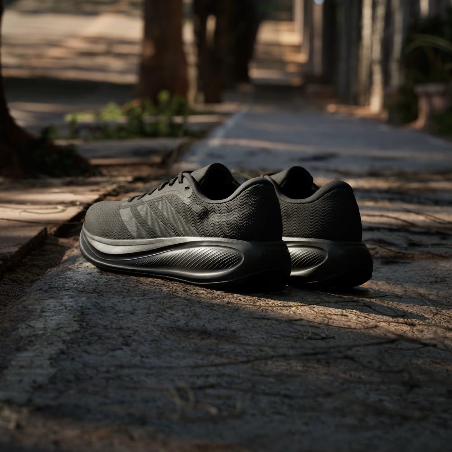 RESPONSE RUNNER 2 Shoes