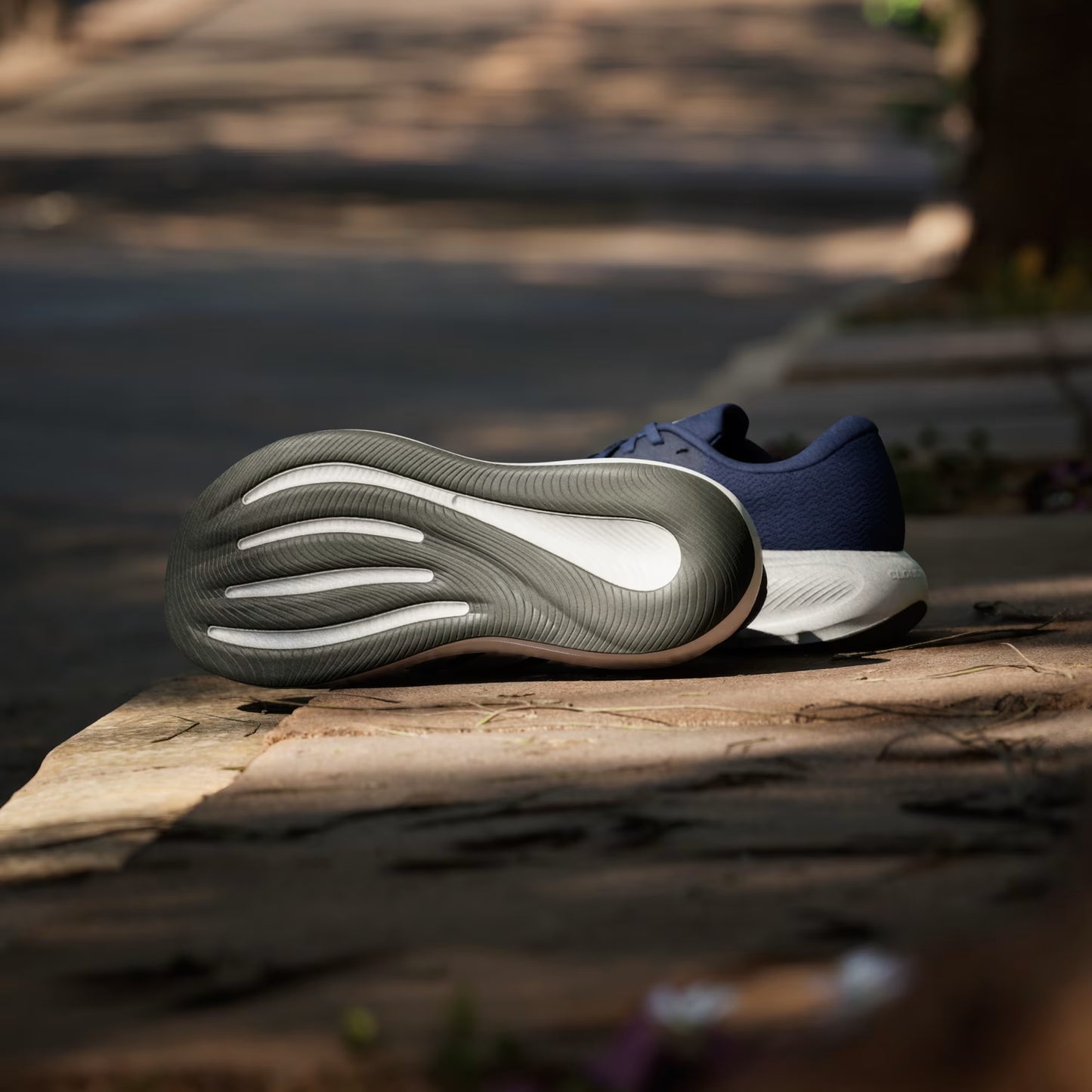 RESPONSE RUNNER 2 Shoes